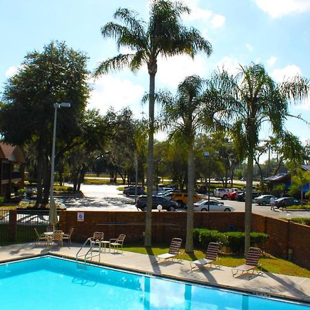 Ramada By Wyndham Temple Terrace/Tampa North Hotel Kültér fotó