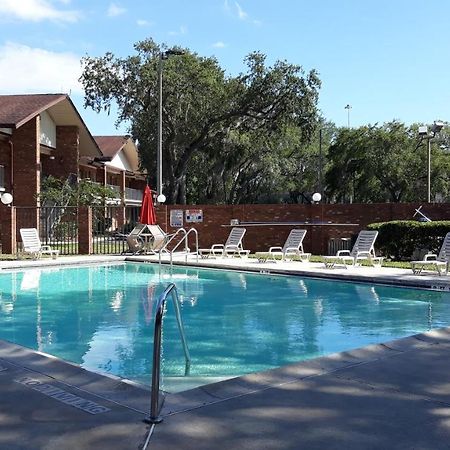 Ramada By Wyndham Temple Terrace/Tampa North Hotel Kültér fotó