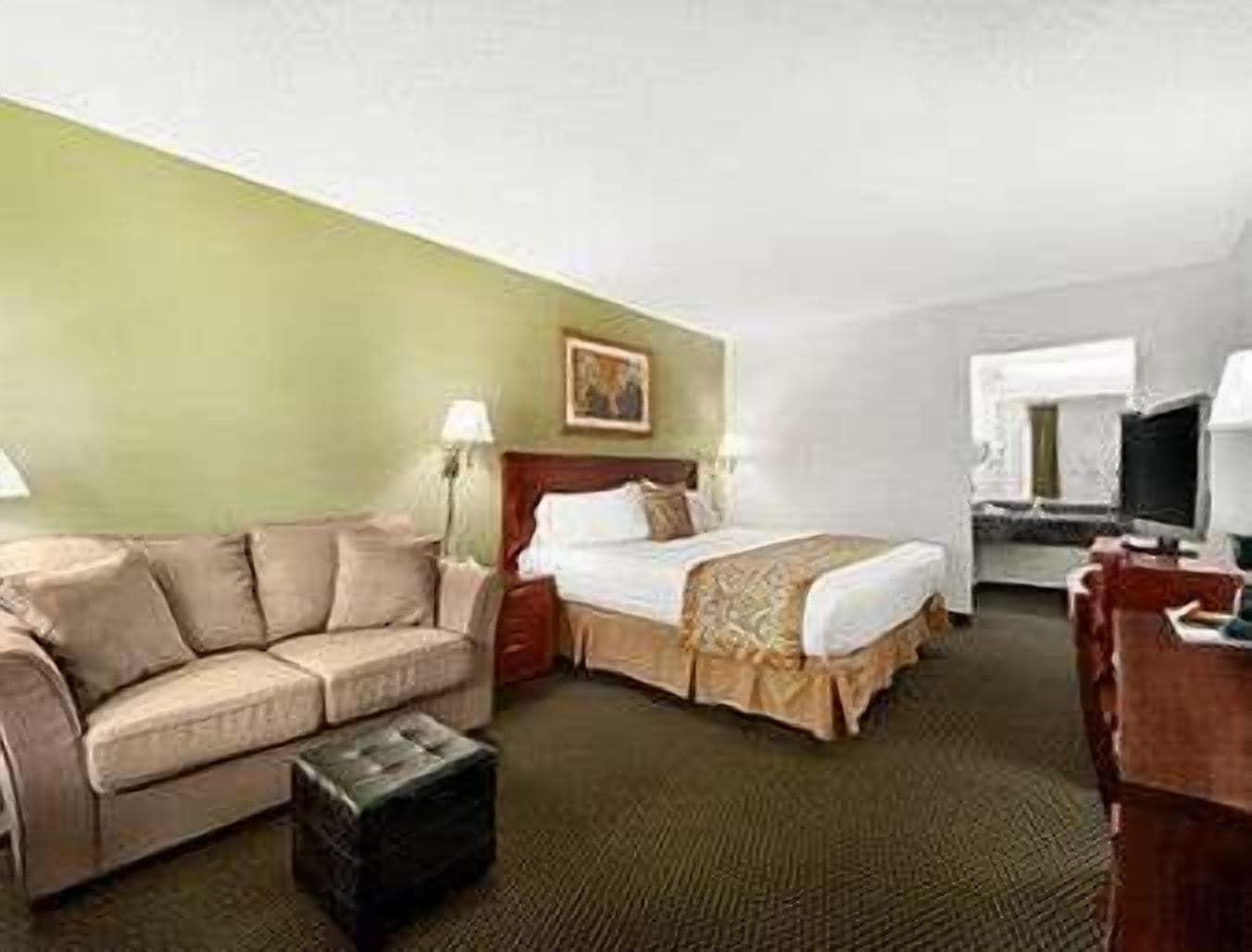 Ramada By Wyndham Temple Terrace/Tampa North Hotel Kültér fotó