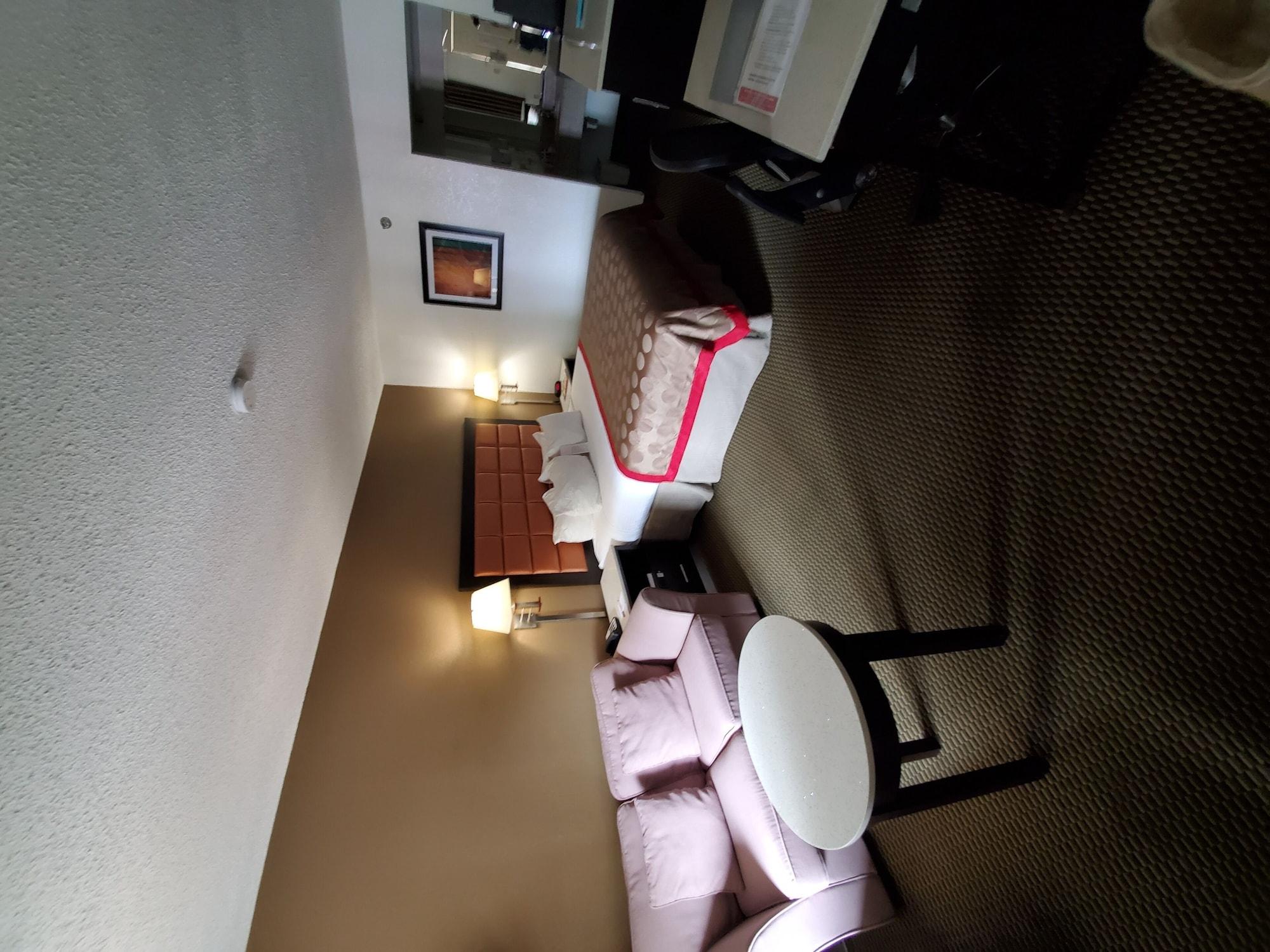 Ramada By Wyndham Temple Terrace/Tampa North Hotel Kültér fotó