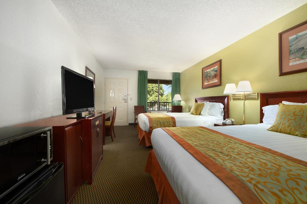 Ramada By Wyndham Temple Terrace/Tampa North Hotel Szoba fotó
