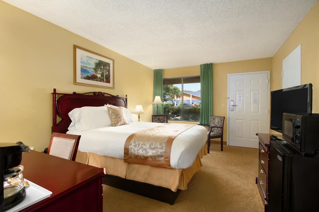 Ramada By Wyndham Temple Terrace/Tampa North Hotel Szoba fotó