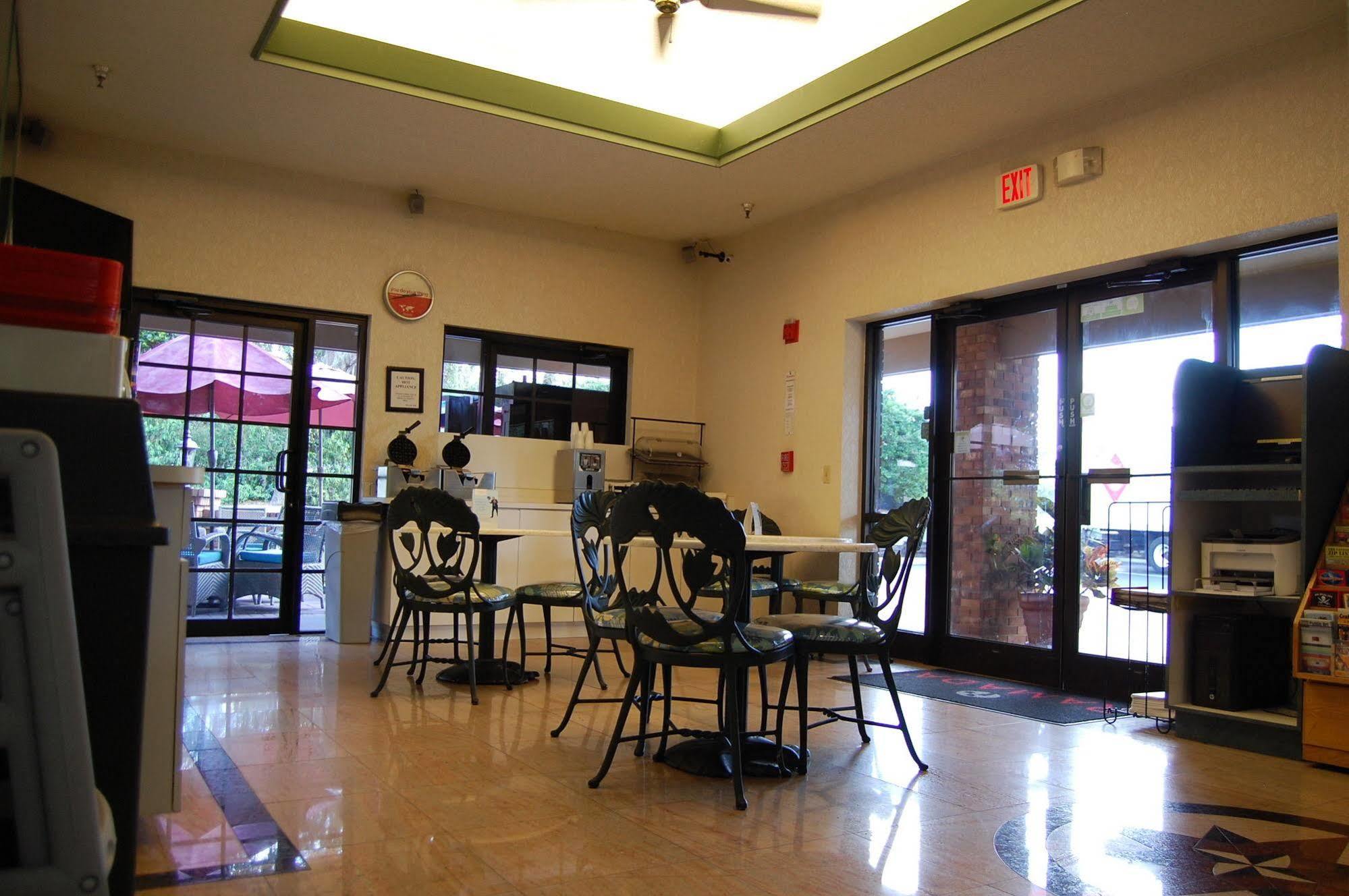 Ramada By Wyndham Temple Terrace/Tampa North Hotel Kültér fotó