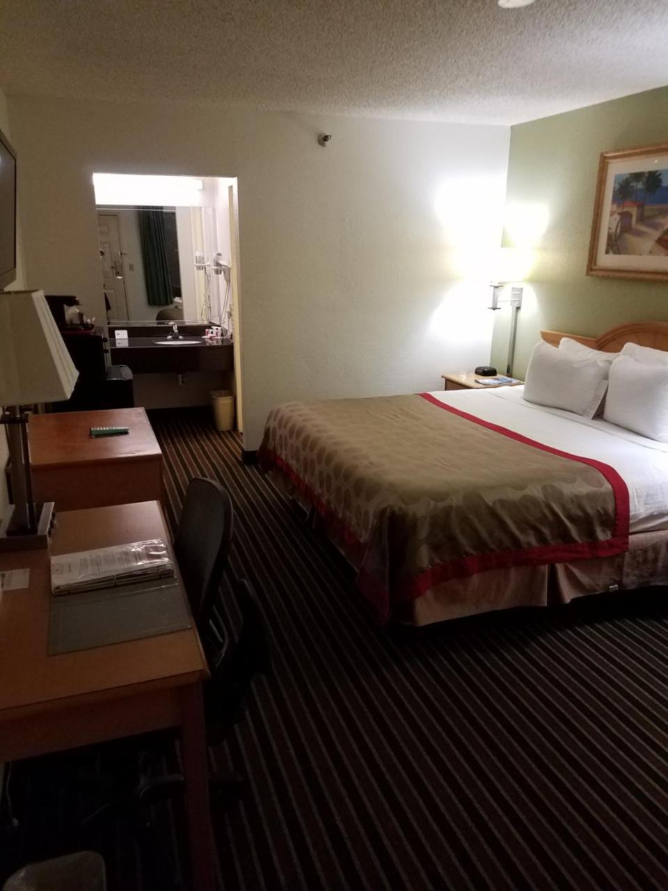 Ramada By Wyndham Temple Terrace/Tampa North Hotel Kültér fotó
