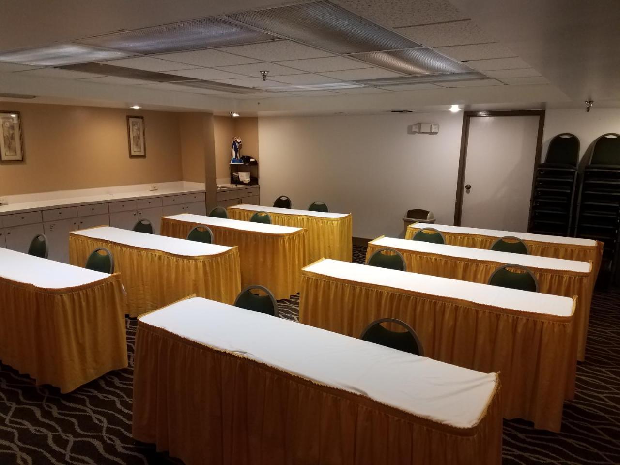 Ramada By Wyndham Temple Terrace/Tampa North Hotel Kültér fotó