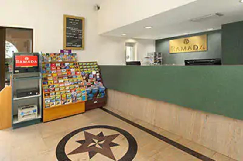 Ramada By Wyndham Temple Terrace/Tampa North Hotel Kültér fotó