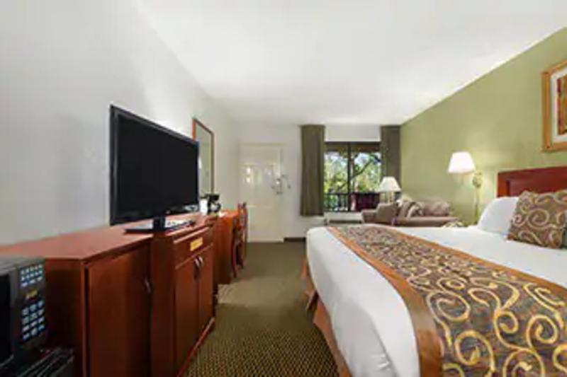 Ramada By Wyndham Temple Terrace/Tampa North Hotel Kültér fotó