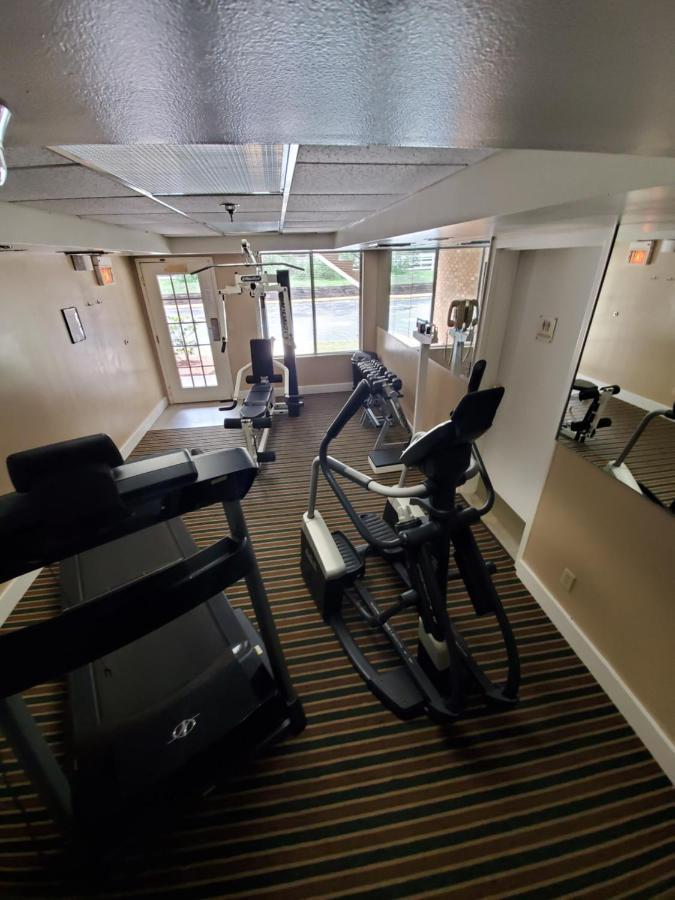 Ramada By Wyndham Temple Terrace/Tampa North Hotel Kültér fotó